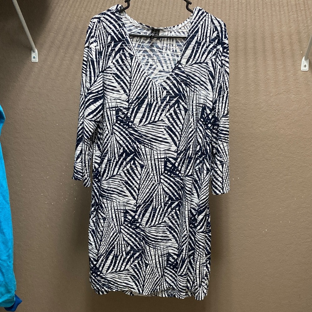 Chic Navy and White Leaf Pattern Long Sleeve Dress